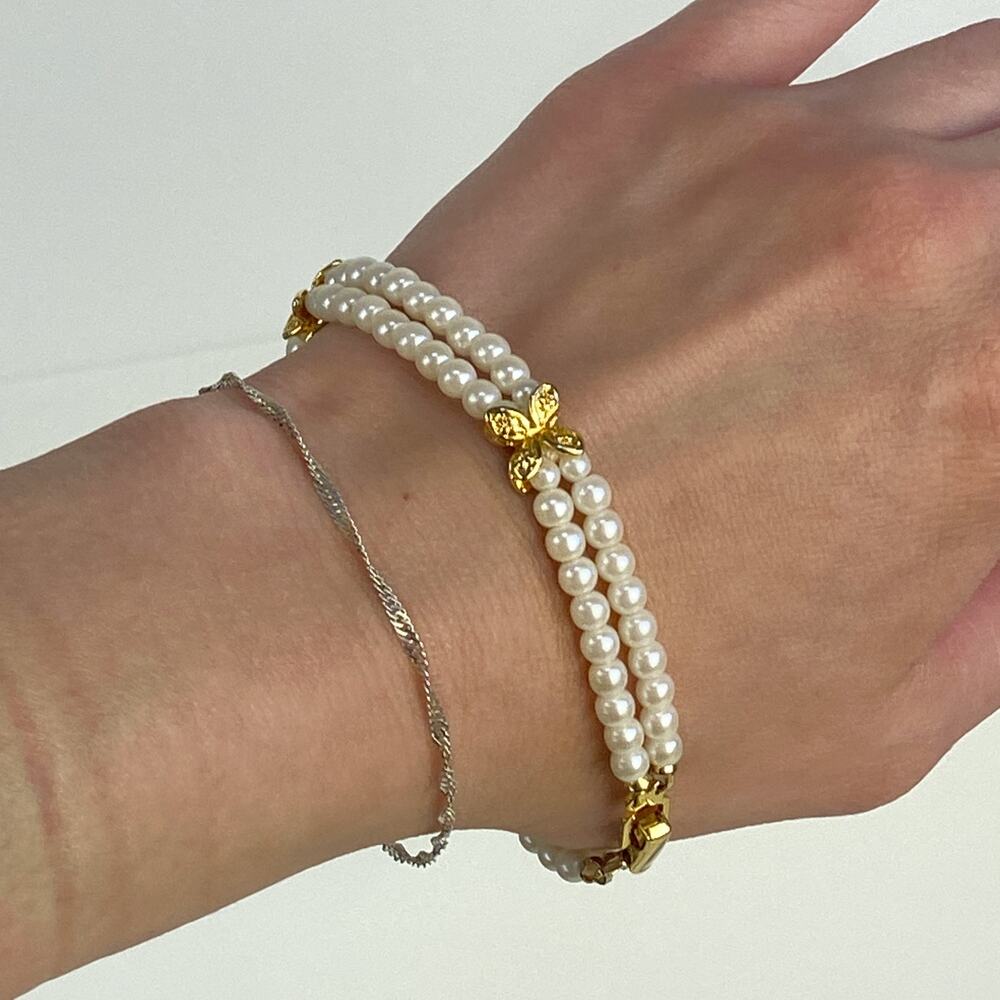 Double Strand White and Gold Tone Beaded Bracelet. - Picture 2 of 6